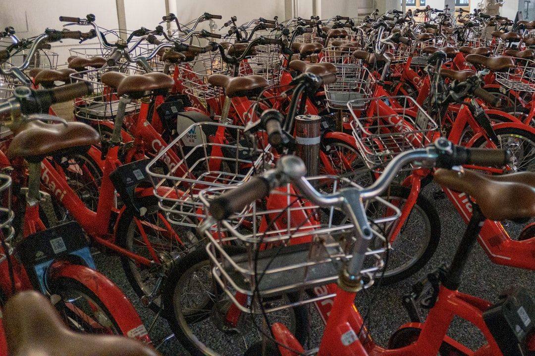 découvrez notre service de location de vélos, idéal pour explorer la ville à votre rythme. que ce soit pour une balade tranquille ou une aventure sportive, nous avons le vélo qu'il vous faut. réservez dès maintenant et profitez d'une expérience unique en pleine nature!
