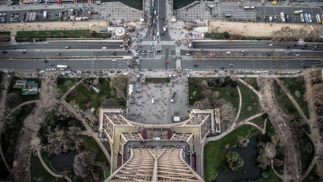 découvrez les meilleures attractions de paris, de la majestueuse tour eiffel aux fascinants musées et charmants quartiers. plongez dans l'histoire, la culture et la magie de la capitale française.
