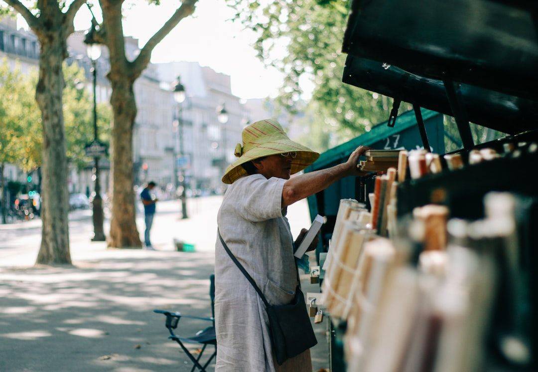 découvrez les meilleures attractions de paris, de la majestueuse tour eiffel aux charmants quartiers de montmartre. plongez dans l'histoire, l'art et la culture de la capitale française à travers ses musées emblématiques, ses magnifiques jardins et ses célèbres monuments.